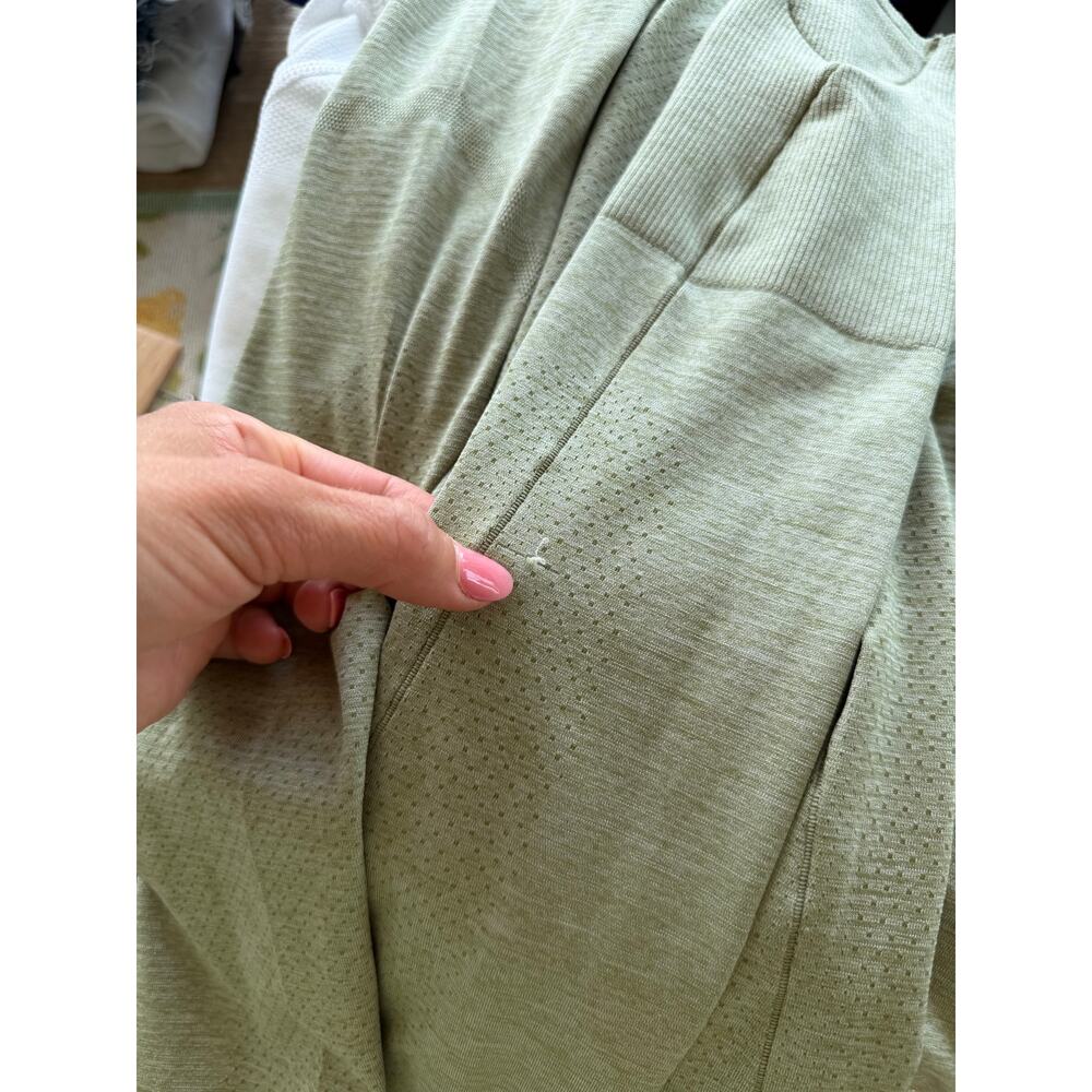 Lululemon Swiftly Tech Long Sleeve 2.0 Running Activewear Top Green 8 - Picture 10 of 10